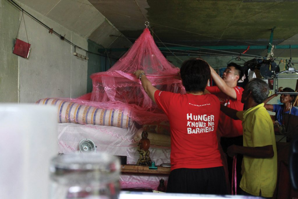 Kechara Soup Kitchen and Tsem Rinpoche Foundation's “Bite No More” Project distributed 2,000 sets of mosquito coils and nets to shelter homes, poor families and organisations around the Klang Valley.